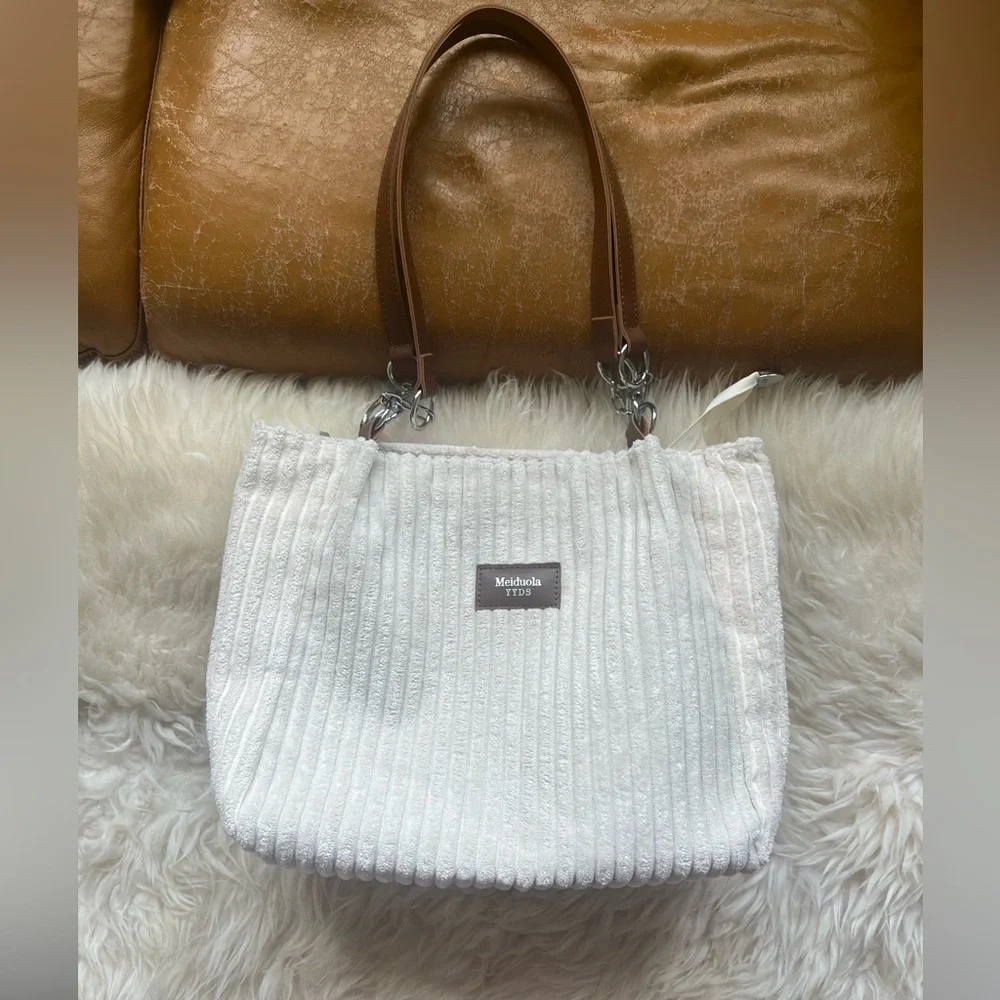Corduroy Velvet Tote Bag
👜🤍 - Picture 4 of 10